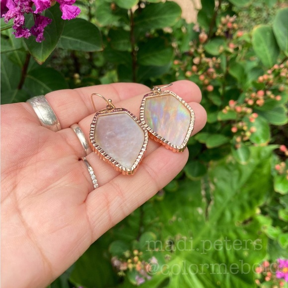 Kendra Scott Corley Earrings in Brown Mother of Pearl - Picture 5 of 7